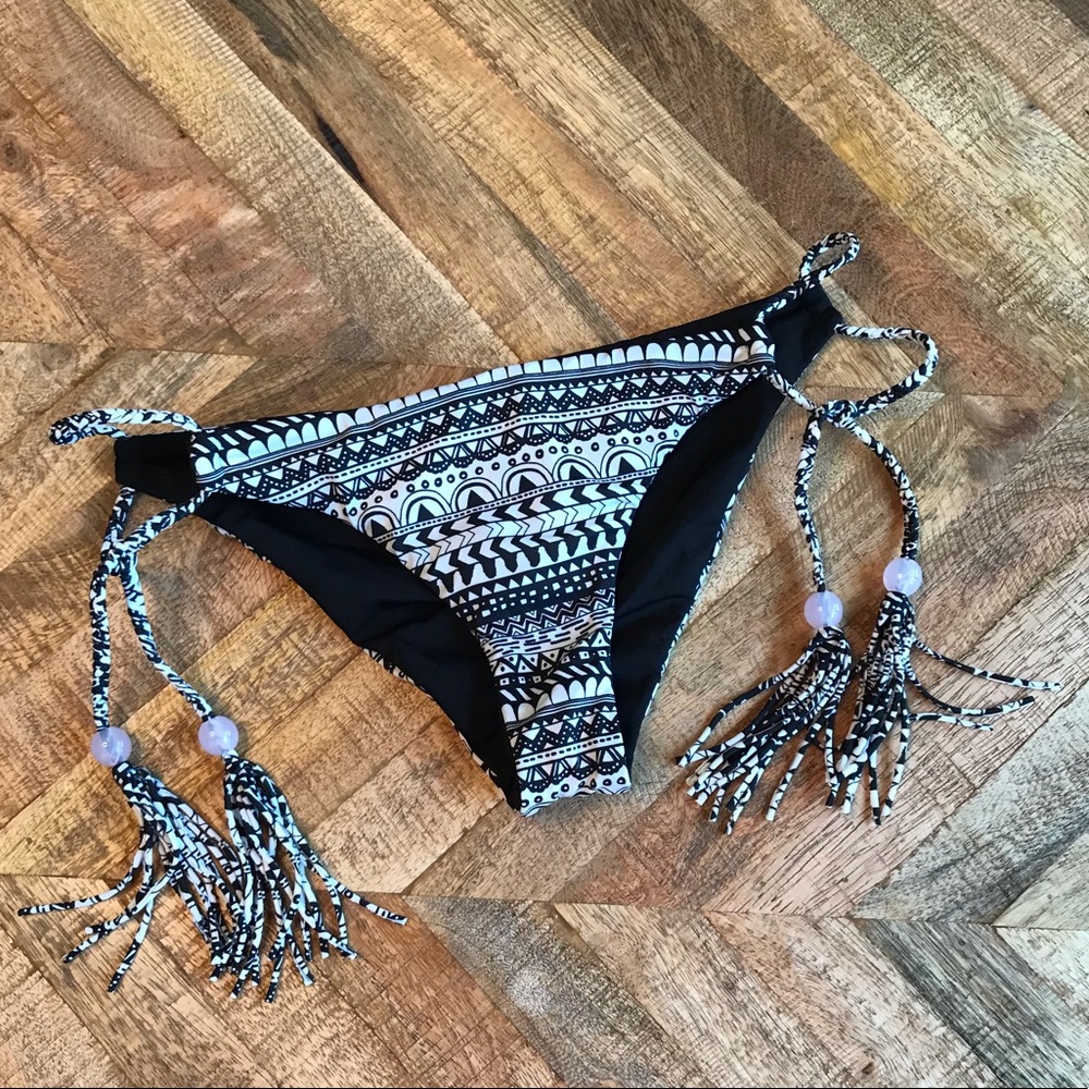 Victoria’s Secret cheeky bikini bottom